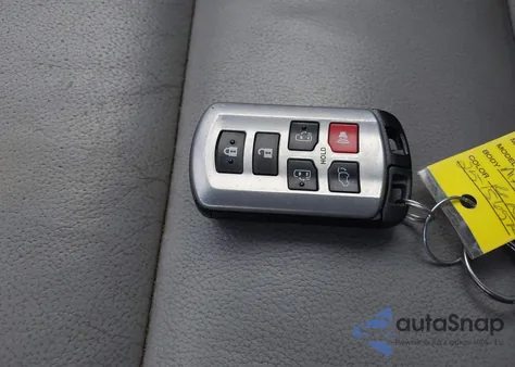 2017 Toyota Sienna Xle 8 Passenger z USA, uszkodzony, nr VIN 5TDYZ3DC2HS836092